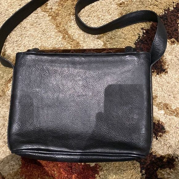 ❤️ Vintage Leather Crossbody ❤️ - Picture 6 of 8